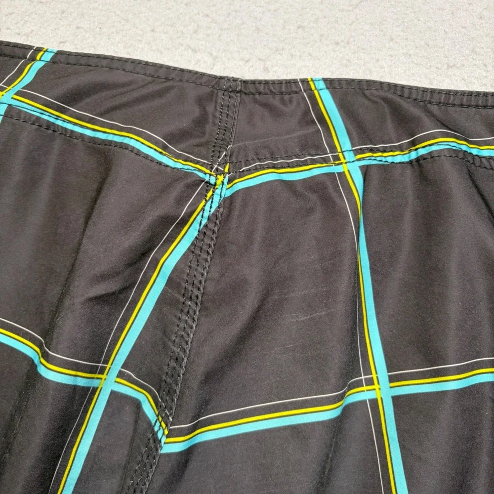 Billabong Board Shorts Mens 31 Black Platinum X Plaid Y2K Swim Trunks EG60
